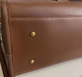 Elegant Leather Travel Bag – Adjustable, Large Capacity Weekend Bag with Zipper Closure and Durable Leather Straps