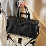 Elegant Leather Travel Bag – Adjustable, Large Capacity Weekend Bag with Zipper Closure and Durable Leather Straps