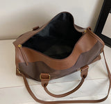 Elegant Leather Travel Bag – Adjustable, Large Capacity Weekend Bag with Zipper Closure and Durable Leather Straps