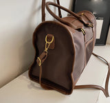 Elegant Leather Travel Bag – Adjustable, Large Capacity Weekend Bag with Zipper Closure and Durable Leather Straps